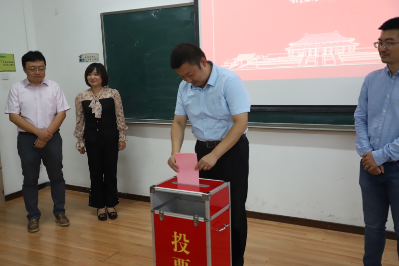 亚洲博彩网站召开第五届教职工代表大会第四次会议-3.JPG